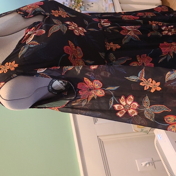 HOLLISTER MEDIUM FLORAL BLACK FALL MINI DRESS - Picture 2 of 5